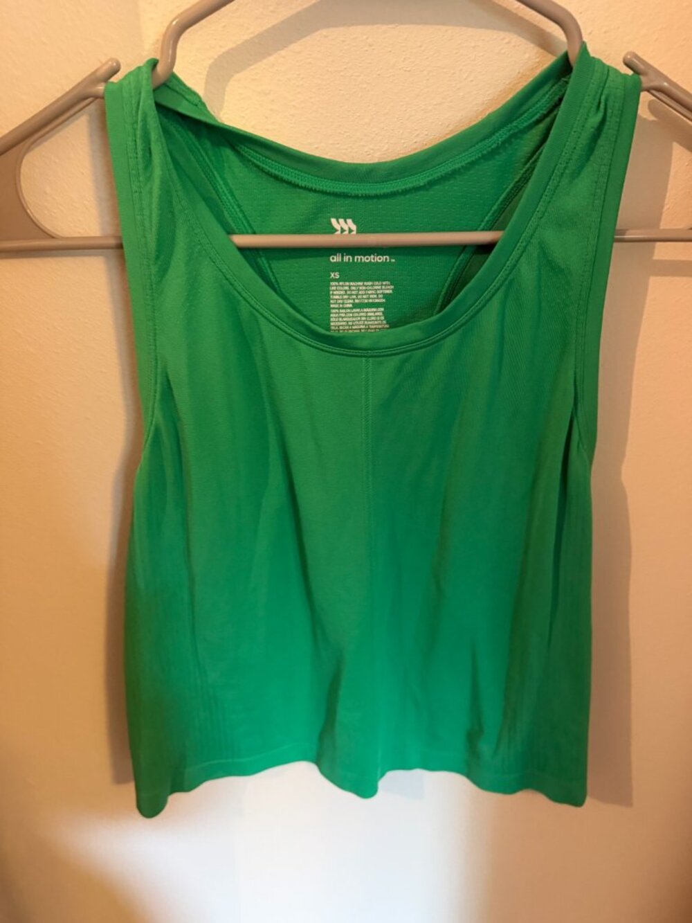 All in Motion XS 3-Piece Workout Set in Vibrant Green: Shorts, Bra & Top - Picture 5 of 12